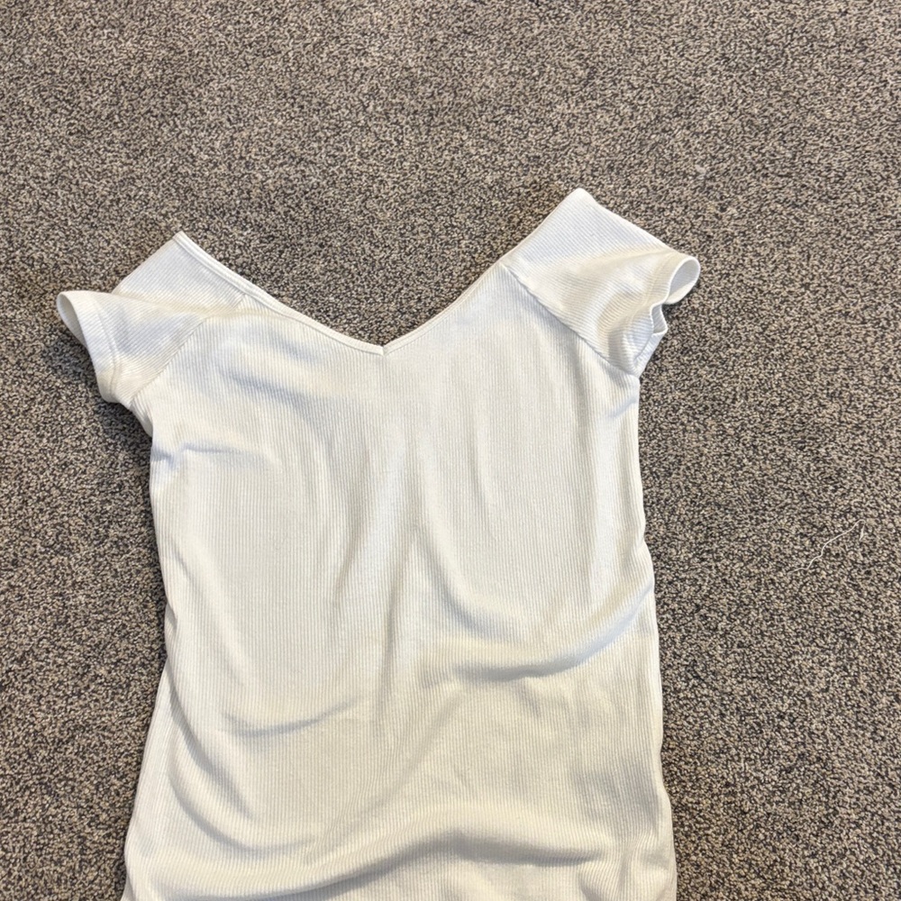 white american eagle cropped v neck shirt